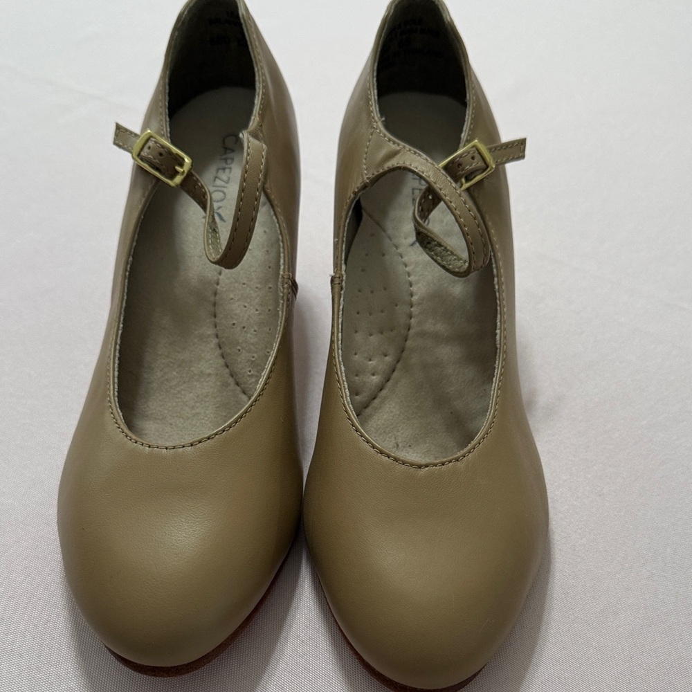 Capezio Women's Tan Character Dance Heels 9M Style 650 - Picture 2 of 13